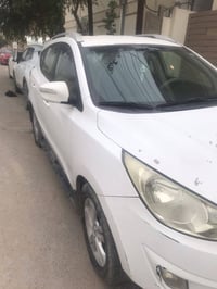 توسان خليجي موديل 2013 بيه جراد بالبنيد وباب خل السايق صبغ فقط السياره...