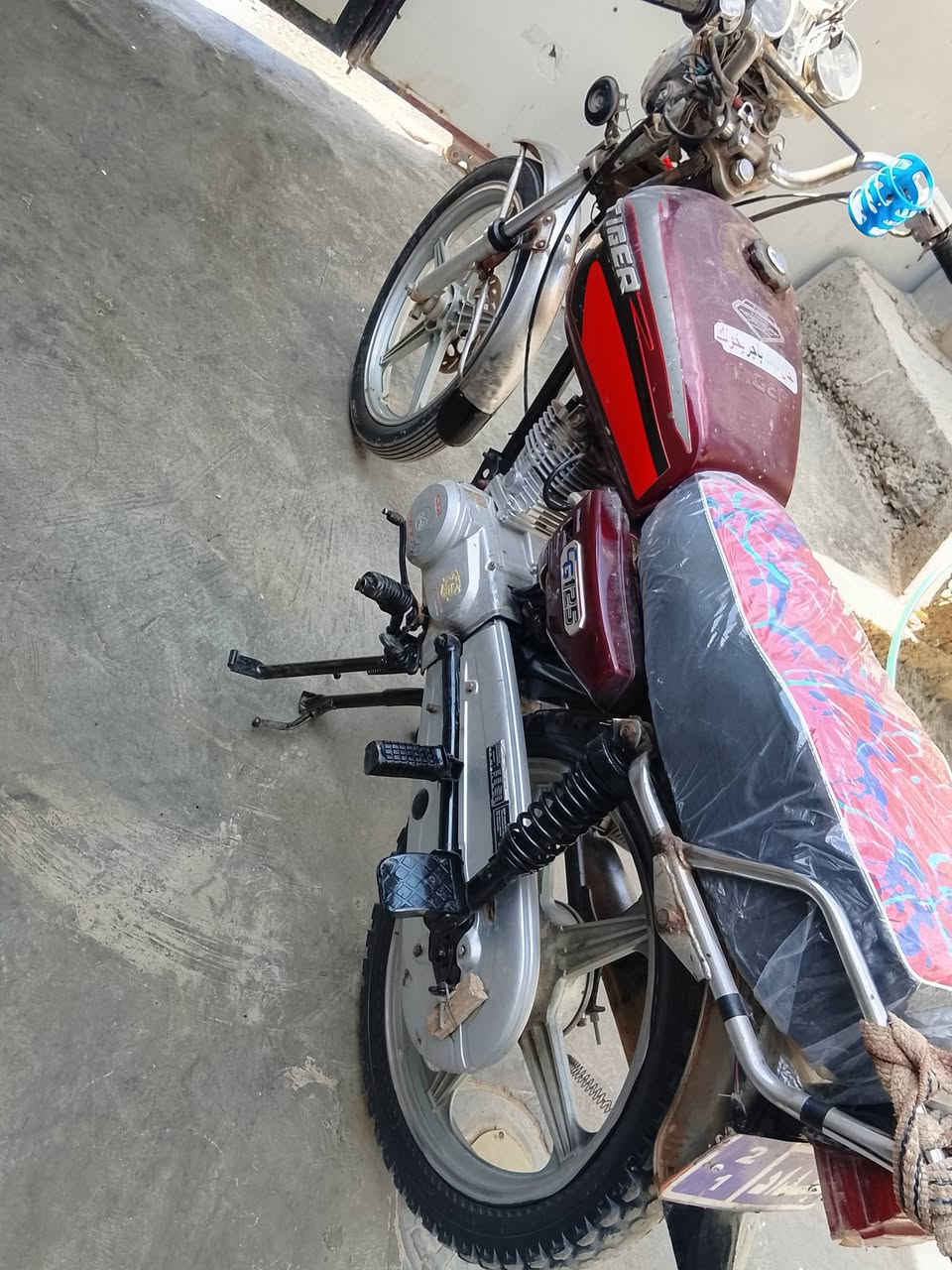 السلام عليكم 
دراجه تايكر موديل 2019 دراجه خير من الله ورقه كارتونيه 
مكان الدراجه ديالى بعقوبه  السعر 300 وبيه مجال  للاستفسار عبر رقم  ***********
