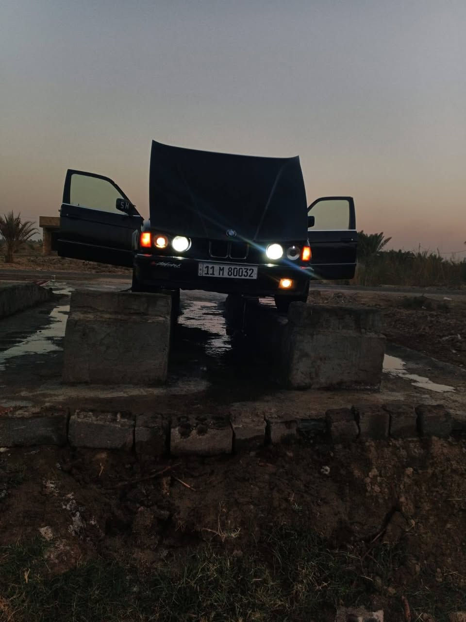 السلام عليكم سياره بي ام للبيع السياره مقفوله من كل شيء جير ومحرك وحداديه السياره جاهه***********
