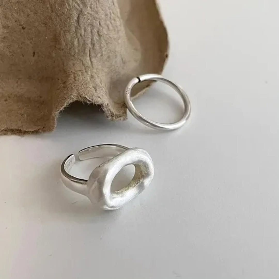 ✧･ﾟ: ✦ Silver Ring ✦ :･ﾟ✧
خاتم فضة مختوم ✦
تصميم بسيط وأنيق يناسب جميع الإطلالات
💰 السعر: 3,000 د.ع
📦 توصيل بغداد: 4,000
📦 باقي المحافظات: 6,000
📲 للحجز والاستفسار: *********** ✨
