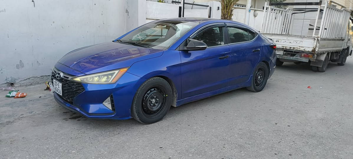 النترا سبورت 2019 كيررر عادي مراوس سياره مابيها نقص برغي***********
المواصفات 
1 بصمه تشغيل وابواب
2فتحة سلايد
3 كشنات جلد
4كشنات تدفئة 
5 لايت عدسات كهربائي زنون فلاش
6لدات امامي 
7لدات خلفيه
8شاشه كبيره
9رادارات 
10كاميرا امامية وقيادة اليه تتوقف سياره وحدها
11 كاميرا خلفية
13 محرك تيربو 1600 طياره بانزين عادي وتبطنش
14 كير سبع نمر مع البك
15 ستيرن حرف دي

  
وباقي المواصفات المعروفة وانشالله مانسيت شي وكلشي مذكور
