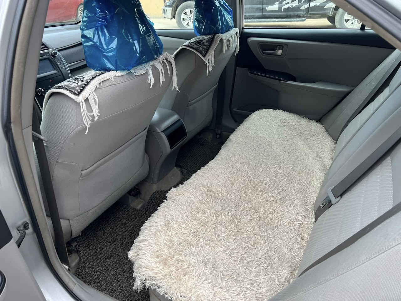 سلام عليكم 
كامري للبيع كلين
موديل 2016
كير ومحرك شرط 
تواير وصدر جدد
السعر 165 وبيها مجال للطيبين 
الرقم ***********
