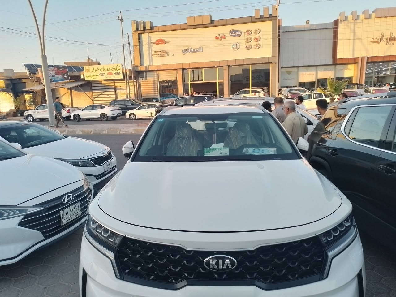 السلام عليكم 
سورنتو موديل ٢١ خليجيه 
ماشيه ٨٩ 
سياره فول عدا الفتحه 
بيه ملاحظات بسيطه 
تخم تاير جديد سياره بلاديه فول نظافه 
مكينه ٦ سلندر السعر ٢٤٥ 
***********
