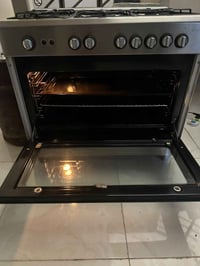 طباخ • لاجيرمانيا • مستخدم نضيف