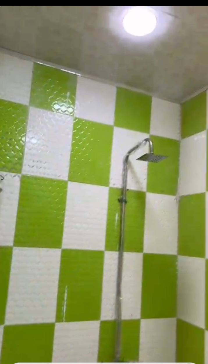 السلام عليكم يوجد دارمساحة ٥٠متر طابق ونص مسلح سند٢٥ إقرار محكمه يقع في كربلاء الجاير خلف صيدلية صافي الصفا كامل الخدمات ماء مجاري كهرباء ومدارس وأسواق يصلح حسينه او دار سكن يحتوي على غرفة نوم ومطبخ وصحيات انفرادي وصاله ومنور اما الطابق الثاني يحتوي ع غرفة نوم وصحيات  وبسعر مناسب للإستفسار لاتصال*********** 
***********
