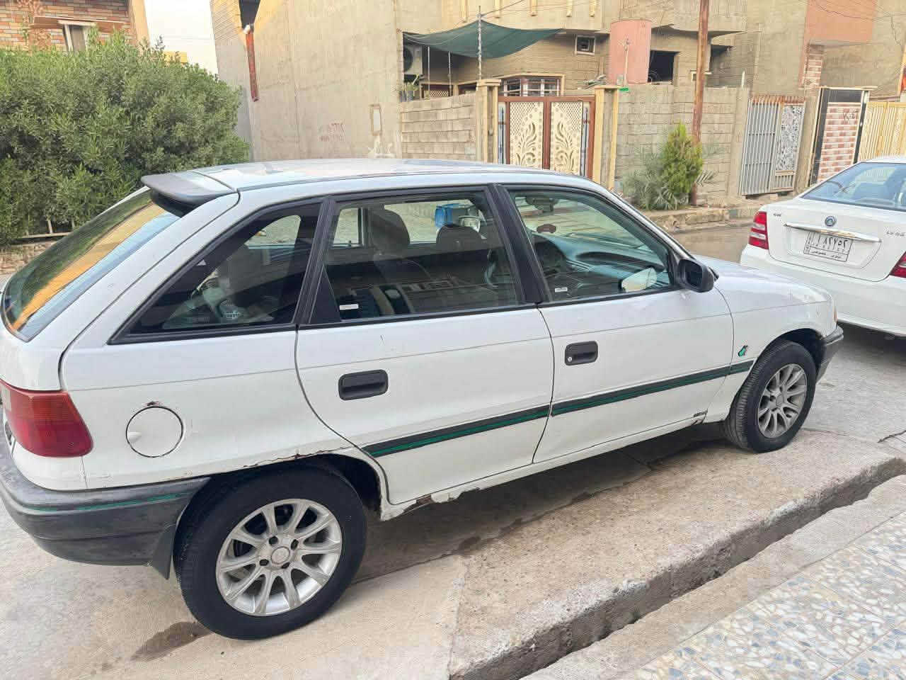 اوبل استرا
للبيع سياره جاهزة ومرتبة رقمها جديد السعر ٣٨ ورقة بيها مجال بسيط 

الرقم ***********
