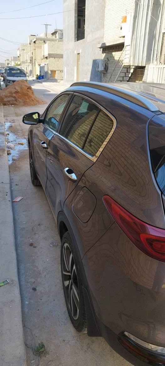 السلام عليكم بيع فقط 
كيا سبورتج 2020 خليجي 
رقم بغداد سنويه ب اسمي تحويل مباشر  اسم المشتري 
كفاله من الصبغ ولحادث كير محرك تبريد كفاله
جاملغ الامامي الايمن بيه شوي بارد فقط
الباب خلف راكب الايمن بارد 
مثل ما موضح بسونار مرفق مع صور
عداد المسافه 68 الف قابل زياده
المواصفات 
بصمه 
محرك 2000 دوش 
حساسات امامي خلفي 
تحكمات ستيرن
شاشه بلاديه 
  اوضاع قياده / نورمل / ايكو / سبورت 
تبريد قطعتين 
كشنات بيجي مخمل وجلد كهرباء 
قماره حديد

📍عنواني /بغداد العبيدي

***********
   ‭
***********
