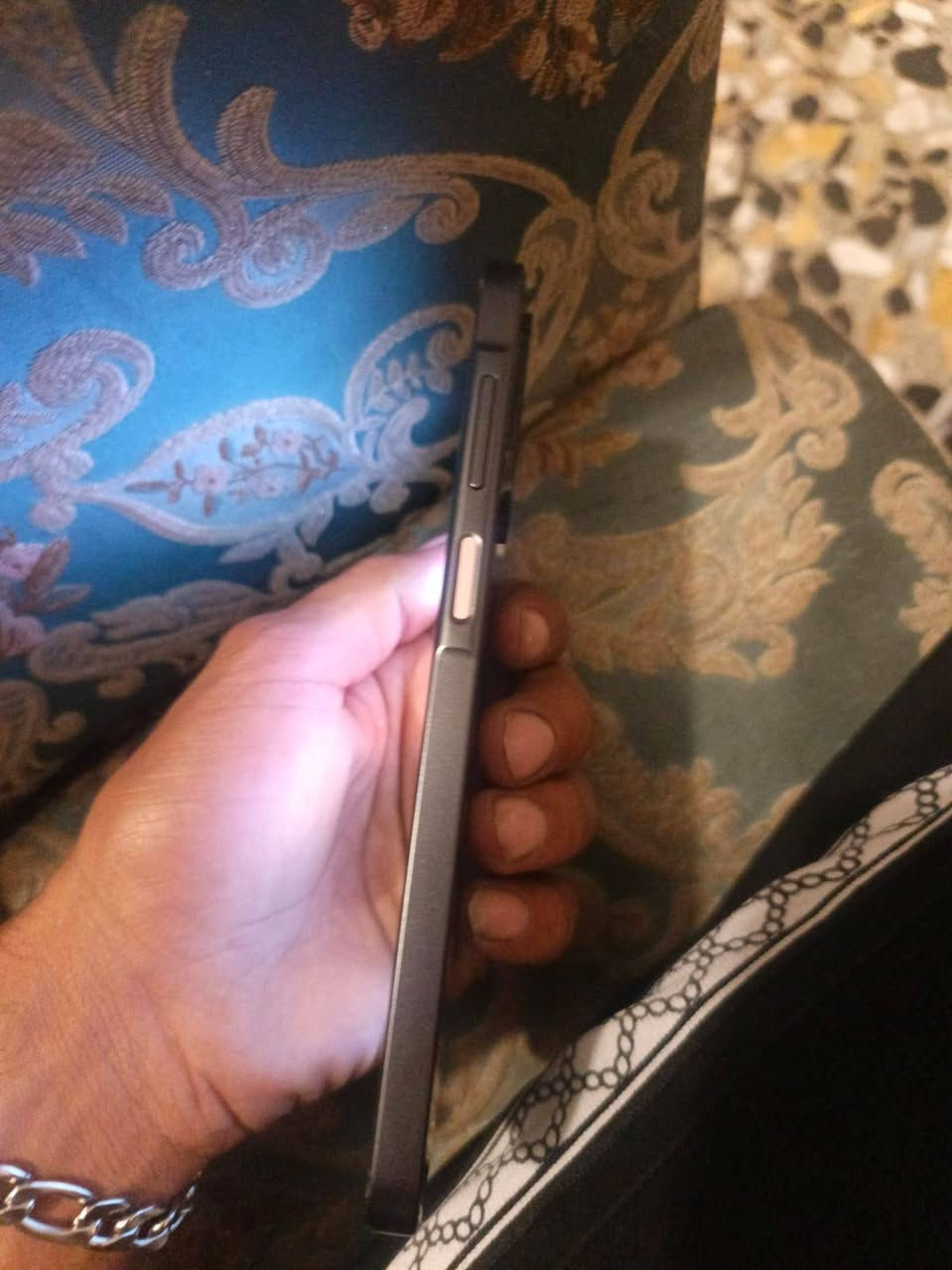 سلام عليكم ركز عيني سامسونك اي 26.. 5g جهاز غني عن التعريف كامل موصافات الجهاز السماعه مال تصال عاطله بس يعني المايك يشتغل ويخابر  شحن تايبسي  جهاز مرتب وسلس شاشه 120هرتز للبيع  175 بي مجال بصيط عنواني سبع قصور.. الجهاز انطيك بي ضمان ***********
