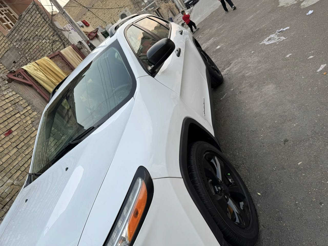 السلام عليكم جيب بزون موديل 2017 الحادث مثل ماموظح ماشيه 77 الف كيلو السعر 120 رقم الهاتف ***********
