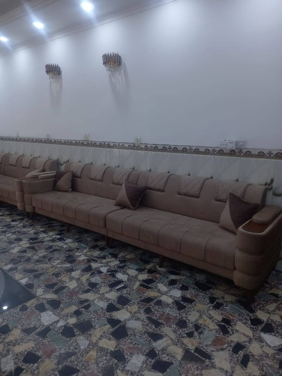 سلام عليكم ديوان قياس ١٤ متر ٢٠ مقعد نظام كورنر تجي بيه قنفتين مفصوله مع زاويه وحده تسكام خشب بلاويد كله سمك ١٦ سفنج طبي مميز أول قماش كتان التركي ناعم درجه اولى موديل ابو الطبله جديد معمل شغلي من أحد بيوت زبائن متوفر جميع الاقمشة التركيه.. خاولي بوهيمي كتان كتان مقدف نشتغل حسب طلب أيضا ومتوفر ١٠ مقاعد.. تفاصيل ملاحظات أكثر اتصال اخوان *********** متوفر واتساب أو مراسله الخاص اهلا وسهلا بالجميع ❤️🌹
