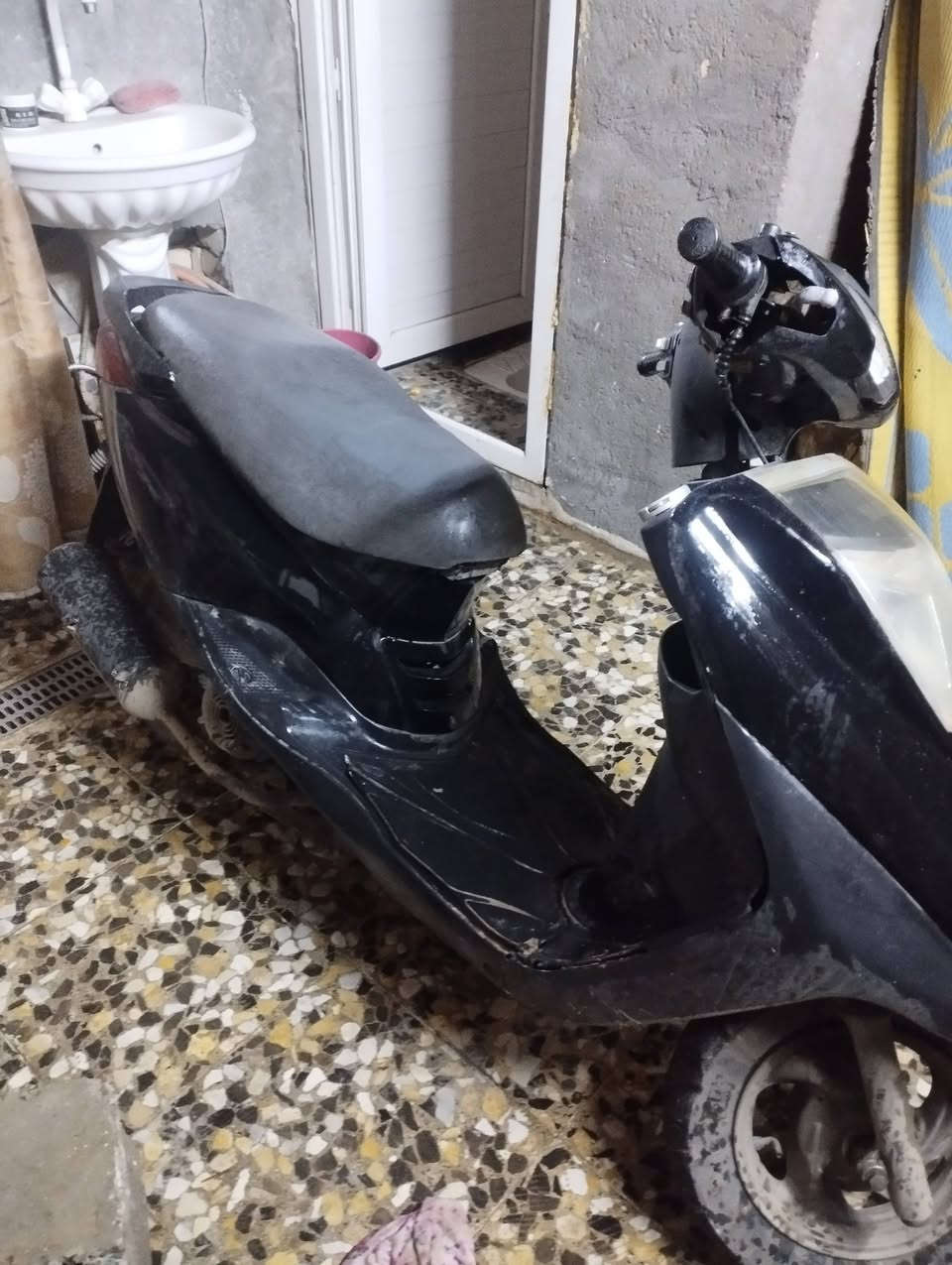 دراجه بريز لايت جوه كابريتر 
كهربائيت شغاله سلف وهند دراجه مرتبهب400مكان مديينه الصدررقم***********
