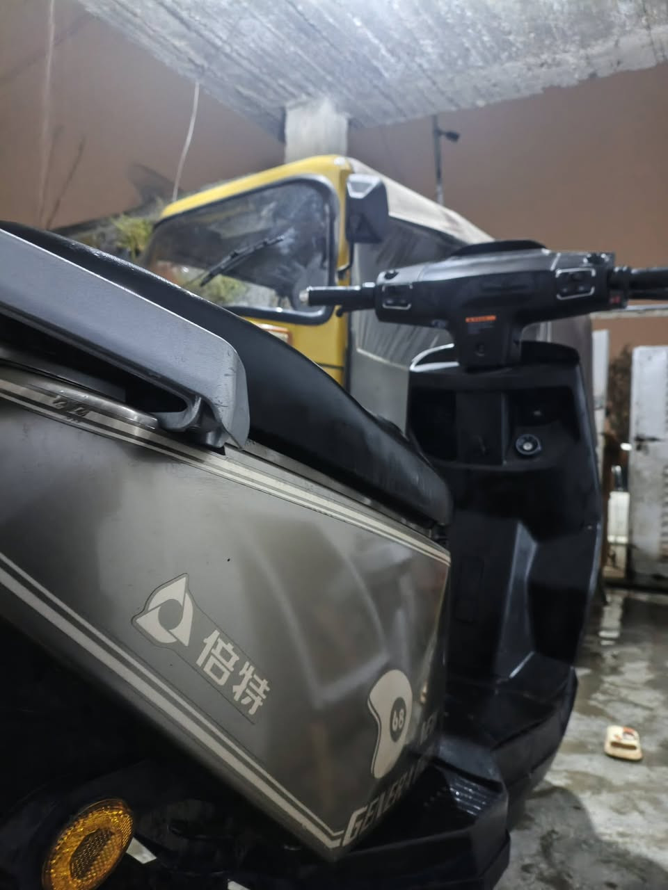 دراجة شحن للبيع ستعمال شهر مواصفات
اي عطل مابيها سرعة 40 بطاريات 6 العنوان بغداد البياع الشرطة 
الخامسه الدوانم للتواصل واتس اب  على هذا الرقم راعي الدراجة ***********  الدراجة نضيفه السعر 800 الف دينار بي مجال
