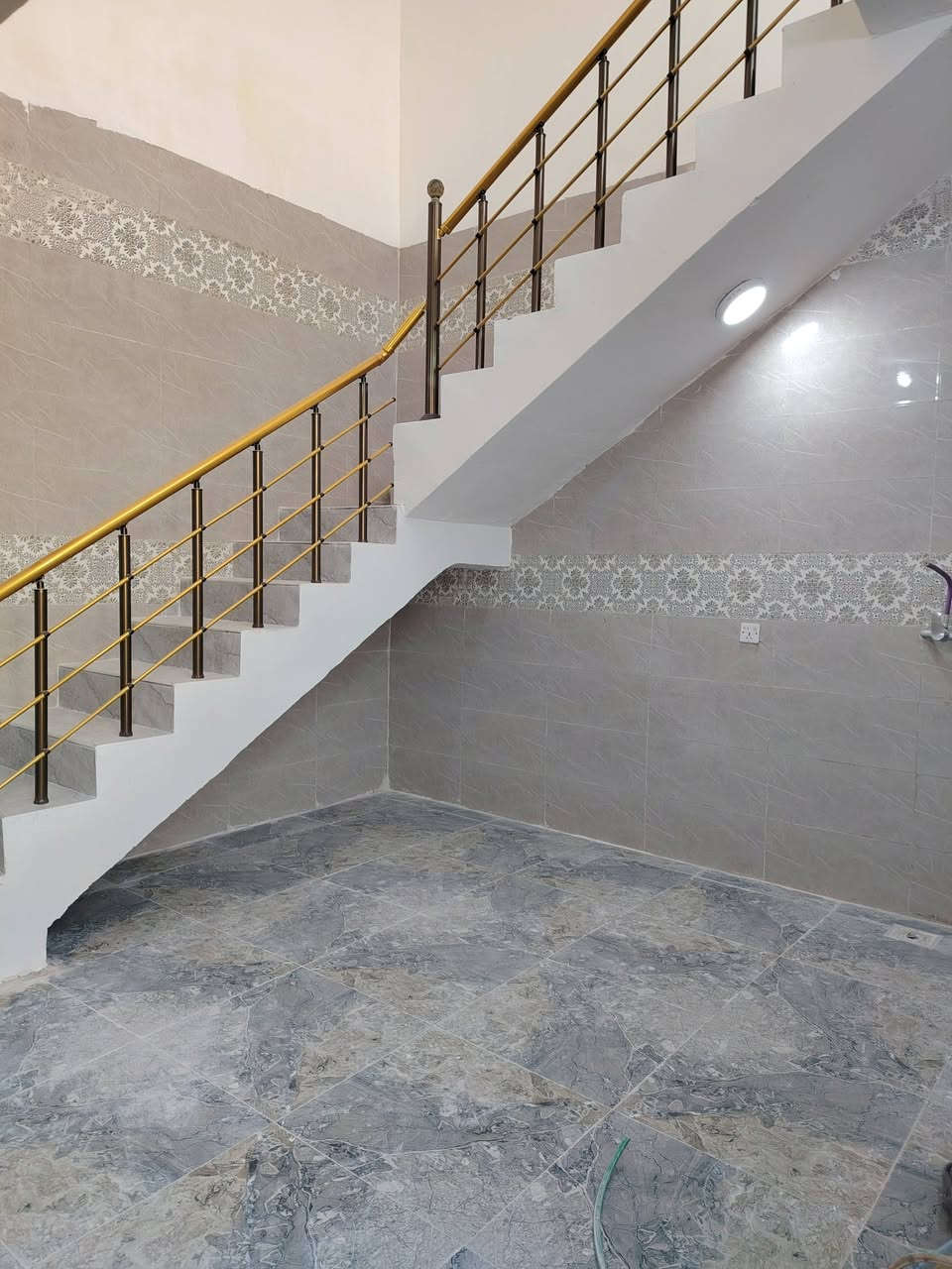 للبيع 50 م طابق واحد بناء طابوك
يتكون غرفه نوم ومطبخ وصحيات
سند 25 إقرار محكمه شارع 10 م

كافه الخدمات متوفره

العنوان كربلاء حي الزيتون 
السعر   70 مليون 

للاستفسار الاتصال

***********
