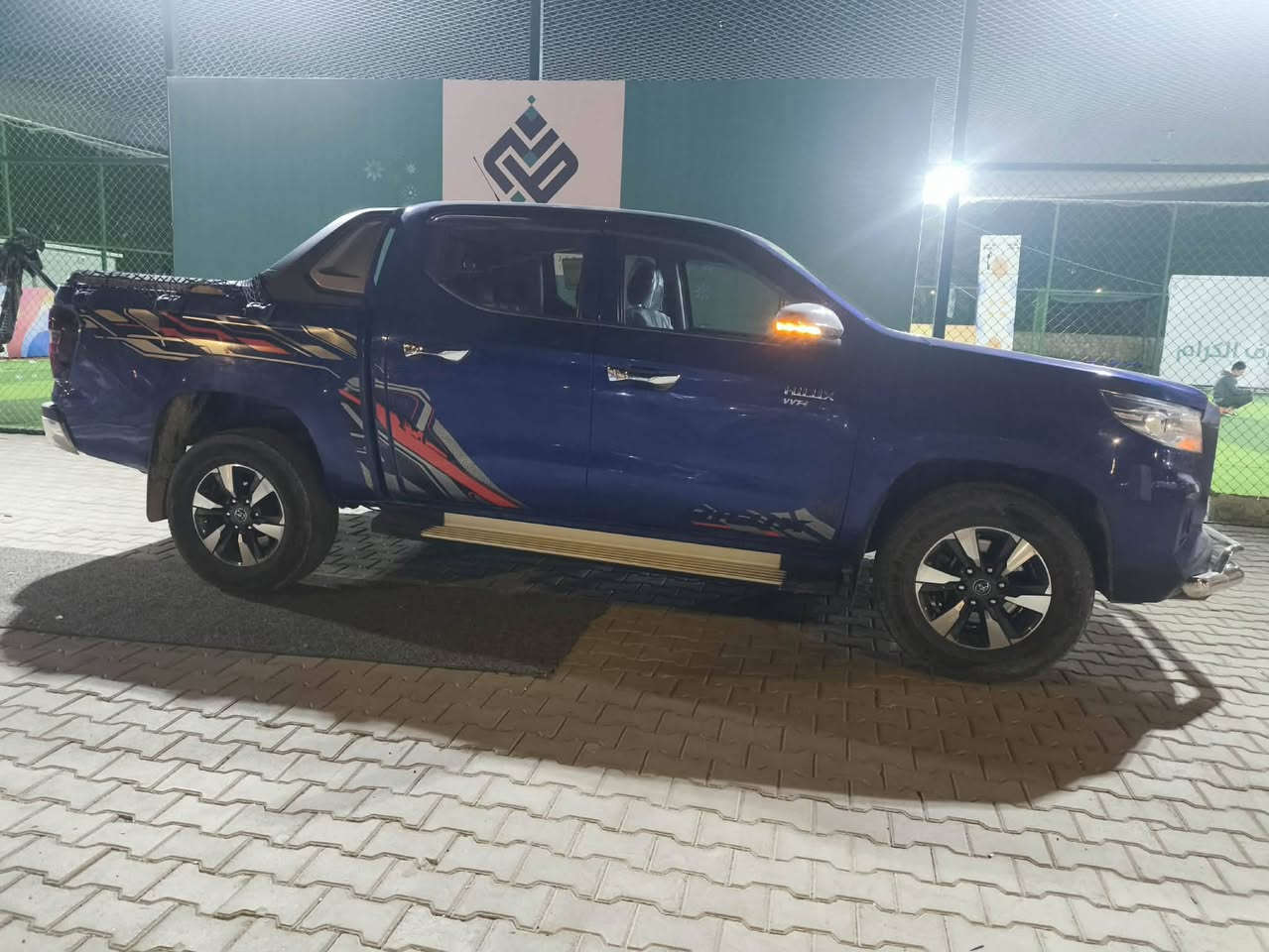 بيك أب شانجان هنتر 2023 |
المواصفات العامة :

المحرك: 2.4 لتر تيربو بنزين

ناقل الحركة: اوتماتيك 

نظام الدفع: دفع رباعي (4x4)

عدد أنظمة القيادة:

إيكو (Eco)

نورمل (Normal)

سبورت (Sport)

سعة الخزان: 80 لتر

الحمولة القصوى: 1 طن

1. تبريد أمامي قطعتين

2. شاشة لمس تدعم جميع أنظمة الاتصال

3. شاشة أعطال متقدمة

4. كاميرات 180° (خلفية + جانبية

5. حساسات خلفية عدد 4

6. حساسات ضغط الإطارات

7. نظام مساعدة نزول منحدرات

8. نظام مانع تزحلق

9. كروز كونترول (مثبت سرعة)

10. فول تحكمات من المقود (ستيرن)

11. إضاءة أمامية LED

وبعد بيها هواي مواصفات فول للاخير 

// سعرها 175 بيها مجال 

مكان السياره النجف الأشرف 

***********
