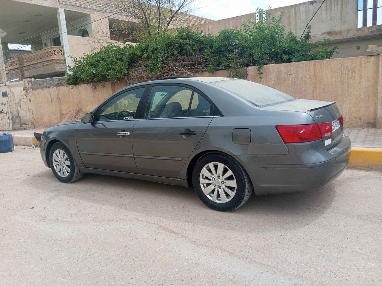 سلام عليكم بيع مستعجل سوناتا 2009 فول واحد على واحد بيهه صبغ بس باب لخلفي الصدر شويه بارد بل بنيد باقي مكفول بدون دواخل مكينه مامفتوحه بس بيهه خيط بخار تبريد ثلج ترايك البصره السعر 107 بيهه مجال حك جيه  مكان سياره بابل المسيب الهاتف *********** أو ***********
