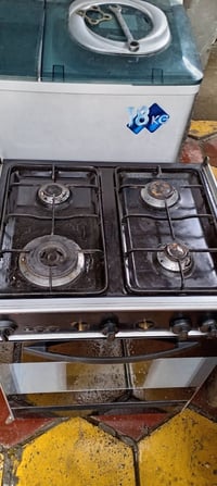 طباخ شغال كلش نضيف اخو جديده مكان بل كماليه سعر 80بي مجال اتصل ع رقم 0...