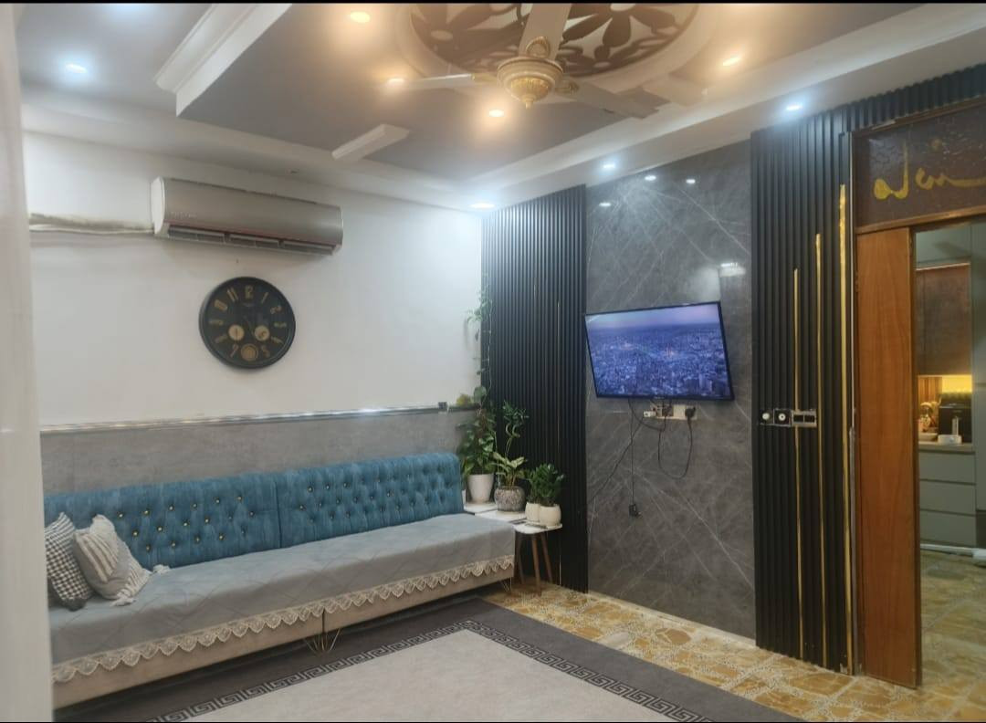 السلام عليكم  
دار للبيع الشعله الدوانم  مقابل القطاع السابع  
المساحه ٧٥م واقع حال ٨٥م 
يحتوي :
الطابق الاول على مدخلين استقبال مطبخ غرفه نوم سويت 
والطابق الثاني يحتوي على غرفتين نوم سويت وصاله 
الطابق الثالث بيتونه  وسطحين  
كامل اي نقص مبي 
للاستفسار اتصل على الواتساب فقط  

***********
