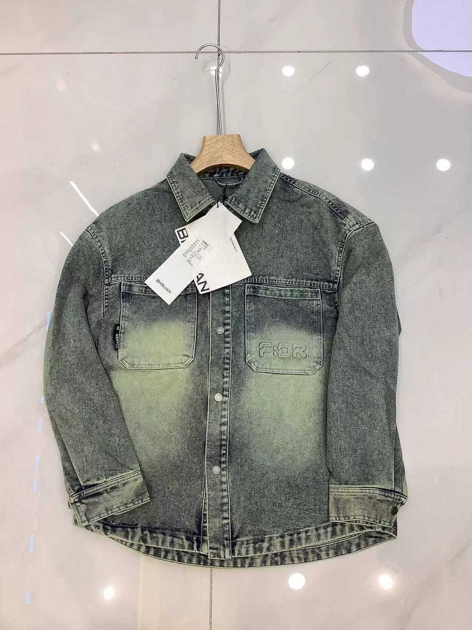 شلونهم الشباب🔥🔥

هواي موديلات جديده فاتحيلكم قطع حيييييل صحيحة 😎
خامه وقالب فوووول ✅

شلونهم الشباب 🔥🔥🔥 

شرفونا للمحل 🫡 موجودين من ٨ الصبح لل٨بليل

📌📌 العنوان ديوانية شارع الدغارة قرب حلويات المصطفى ازياء مودرن للملابس الرجالية ***********
