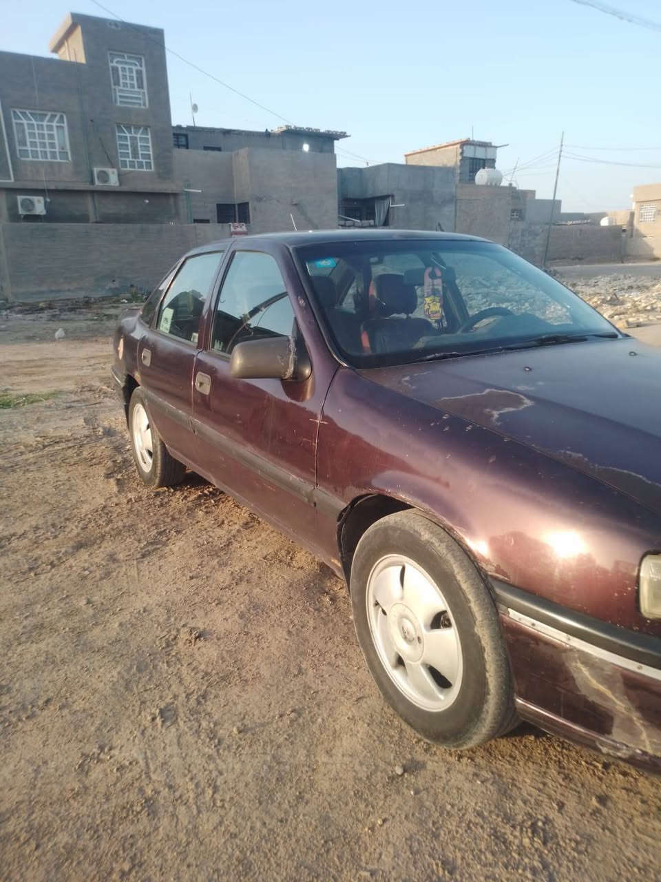 للبيع اوبل فيكترا موديل 1993محرك 2000 كير اوتوماتيك ويل كب 15 تخم تاير خمسه استد  الكهربائيات كله شغاله شرط التحويل رقم بغداد السعر43وبيهة مجال قليل بدون صبغ بدون اخياس ***********
***********
