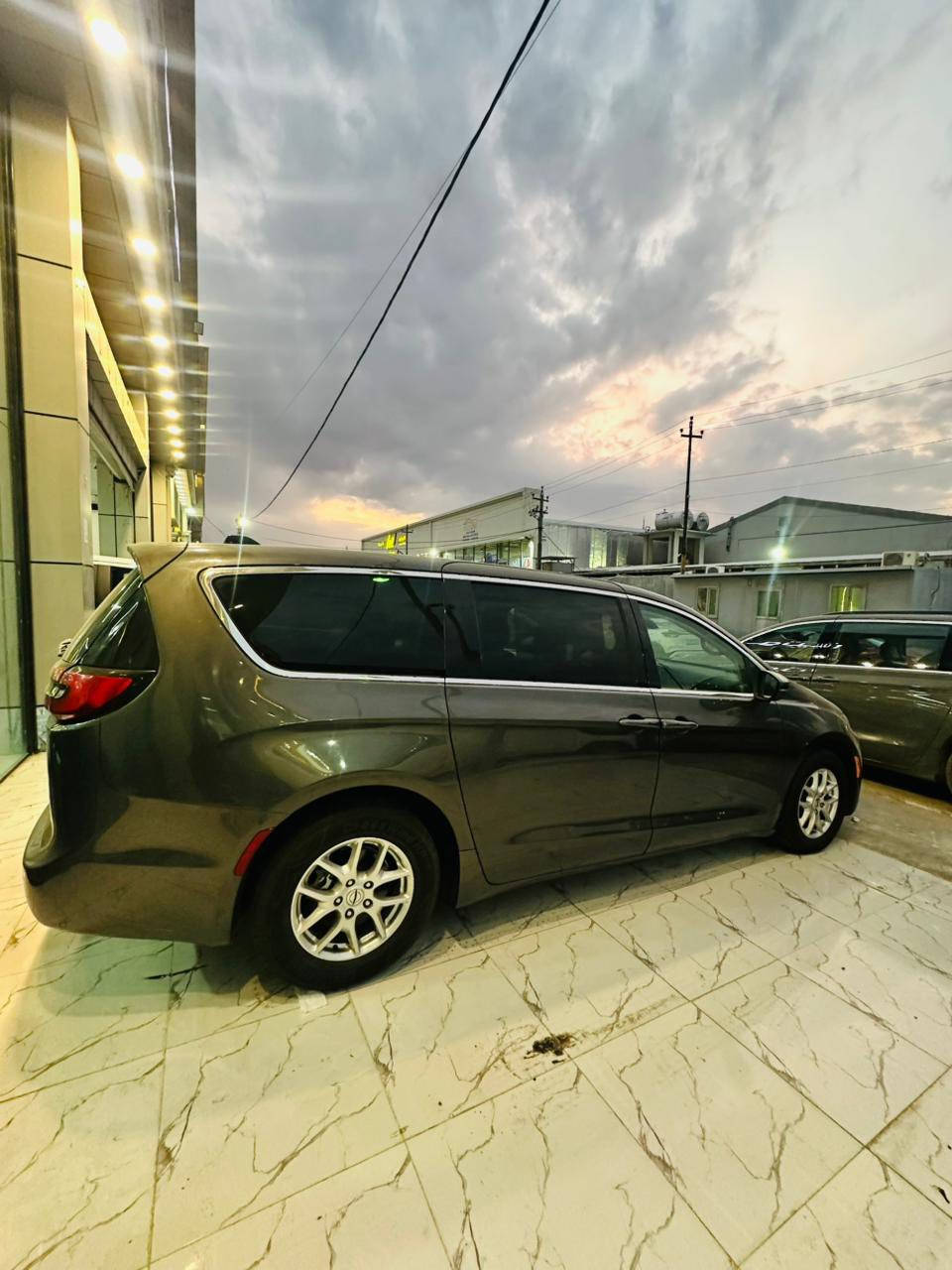 CHRYSLER pasfiga 2023 ✅📦
صبغ بس جملخ سايق او جملخ ورا سايق بدون دواغل شغال
سكان هيتر
كوشن هيتر
ستيرن هيتر
كوشن كاره باي
بابين بصمه
سلندر6
حجم مكينه 3.6
راكب 7
شاشه
كاميره
حساس
رادار
ويل كروم
سعرا 186$ بيها مجال🔥🔥💣 
***********/watsapp✅📞📞✅
