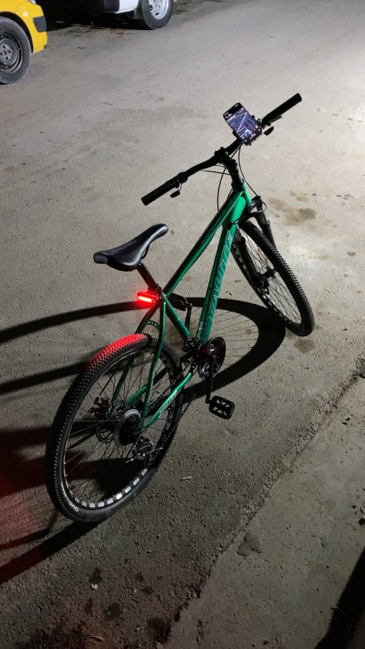 بايسكل جبلي حجم 26 للبيع بـ180 وبي مجال بغداد حي العامل ***********
