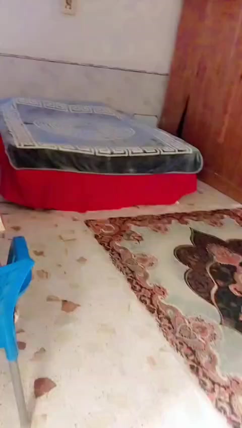 بيت للبيع الرئاسه شارع 15 المساحه 180 بناء حديث السعر 120
***********
