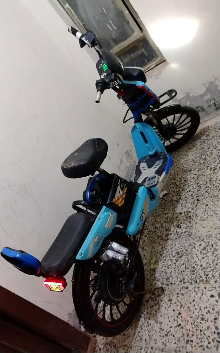 شحن للبيع 6بطاريات تشغيل بصمه و مفتاح اربع سرعات السعر 250وبيها مجال واتساب***********
