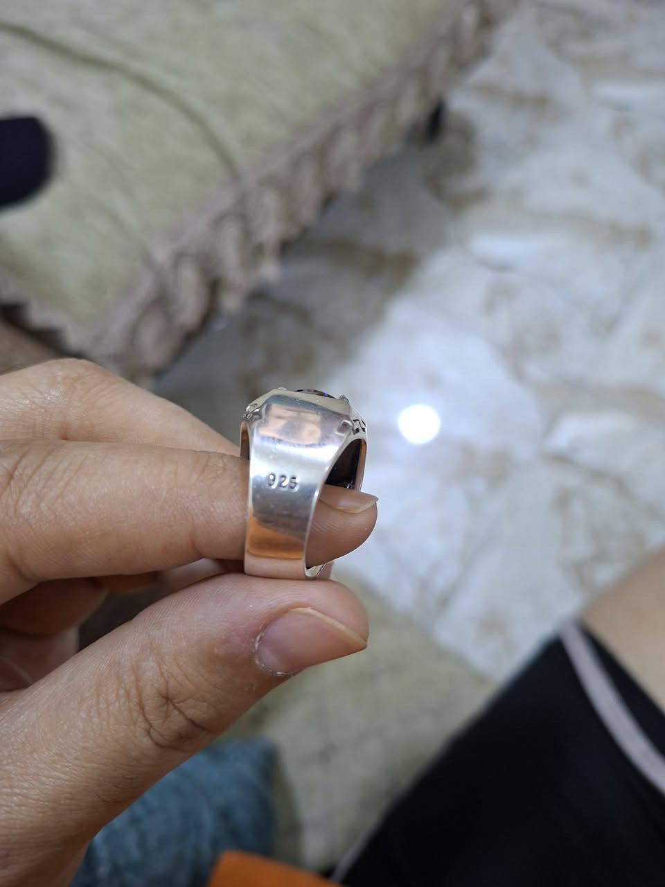 السلام عليكم خاتم موزنايت ٢٣ غرام السعر ١٢٥ العنوان الدوره ***********

