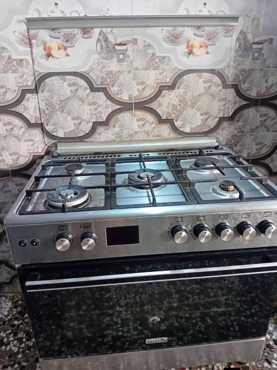 الثلاجه والطباخ 150قفل
***********
