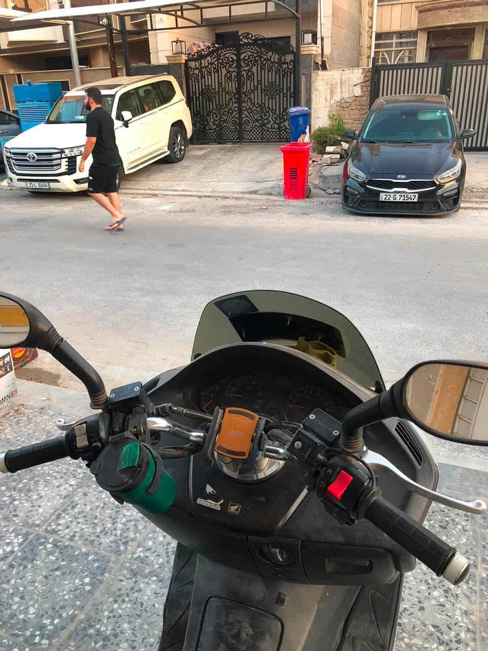 الله يساعدهم شونهم الشباب
شباب عندي فورزه 08 فول سمنتيه مرقمه 
رقم انكليزي شرط اتحويل ادراجه  جديده مكينه مامفتوحه صدره بل جيس وياه بصمتين 
ودراجه بيه جهاز سرقه تقفل تاير وضل تنطي انذار 
2017 ونضافت الكشر ٩٥ /١٠٠ رقم بغداد عارضه ١٥ ورقه وببه مجال لشراي 
ملاحضه هزه وسنويه جديد يعني بس اتحول لا تهز ولاتتعب عنوان ادراجه بغداد العامريه 
واذا رقمي ***********
