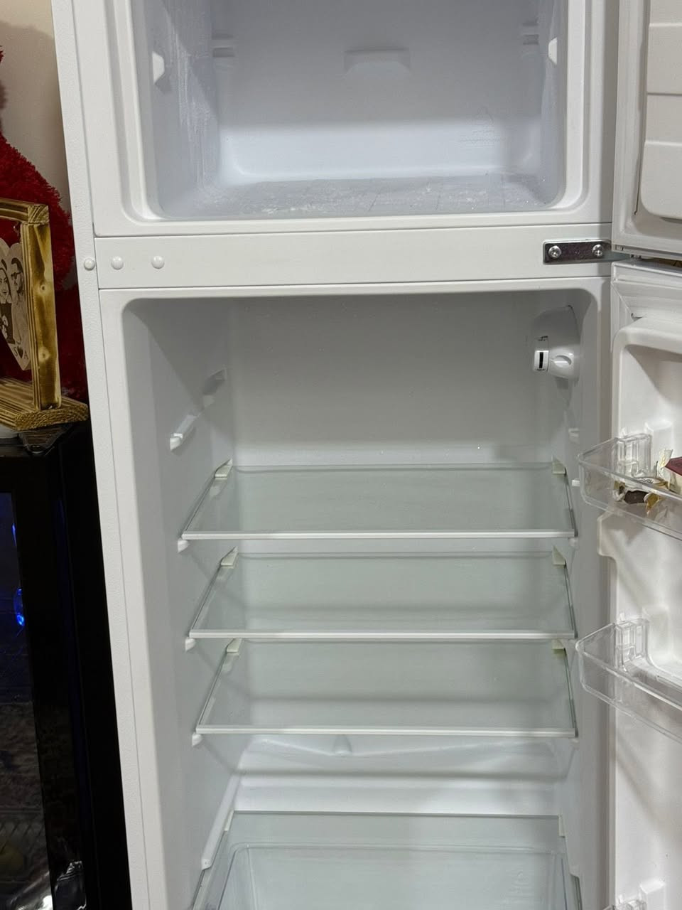 سلام عليكم
ثلاجه  للبيع  
المكان الخمسه كيلو
***********
