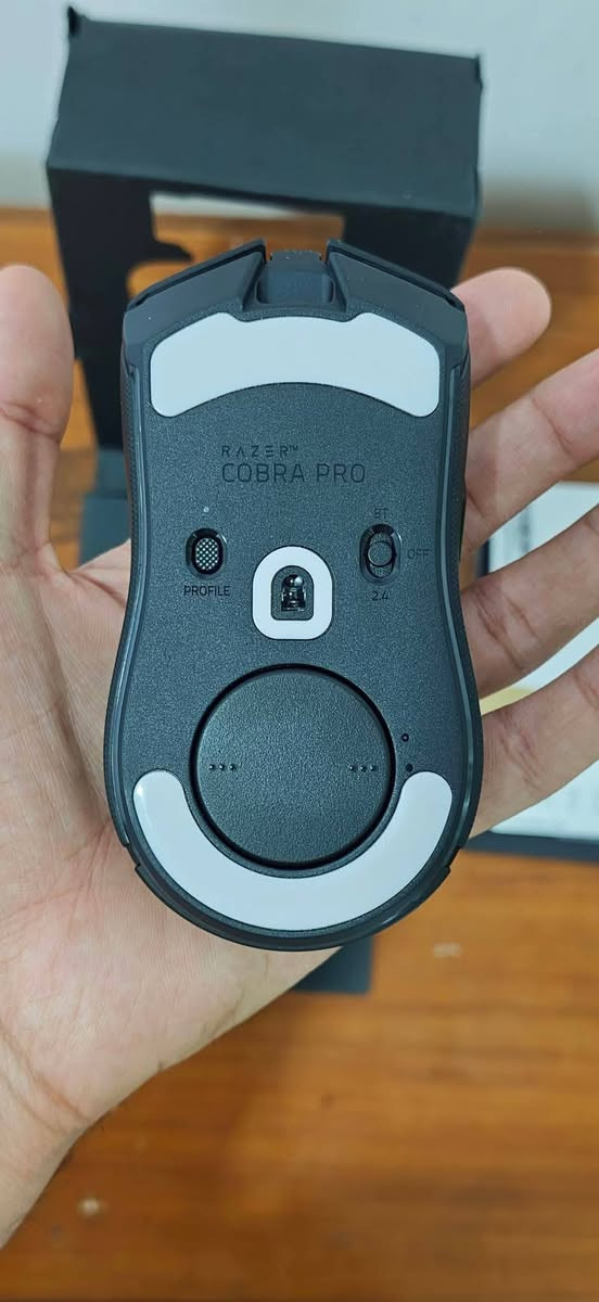 سلام عليكم
متوفر ماوس 
razer cobra pro 

مواصفات الماوس 

سينسر razer focus pro 30k 

سرعة تتبع 750ips

تسارع 70g

الازرار razer optical mouse switches gen 3

البطارية 420 ملي امبير 

الماوس يدعم ميزة on board memory لحفظ بروفايلات الماوس واستخدامها بالاجهزة الثانية بدون الحاجة لاعادة ضبط الاعدادات

يدعم خاصية razer hyperspeed

8 ازرار قابلة للتخصيص والتعديل

سعر الماوس شامل التوصيل 100 الف وبي مجال بسيط للشراي


**إذا كنت صاحب هذا الإعلان وتريد حذفه لأي سبب، رجاءا أرسل رسالة إلى الدعم الفني**