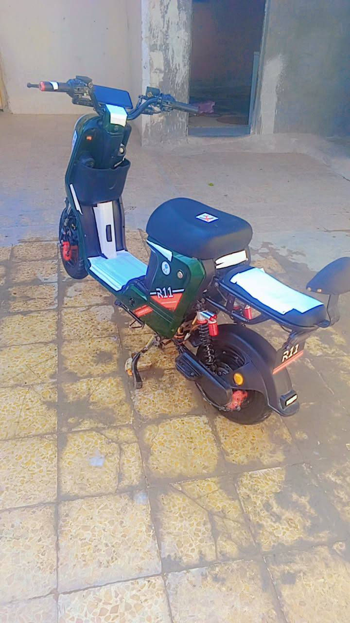 سلام عليكم درجه ار 11 درجه جديده شرط الفحص بطاريات 22 بلوتوث نظام R  سرعه 99 المكان البصره الزبير رجاء مو شراي لا يتصل الرقم *********** ،،،،
