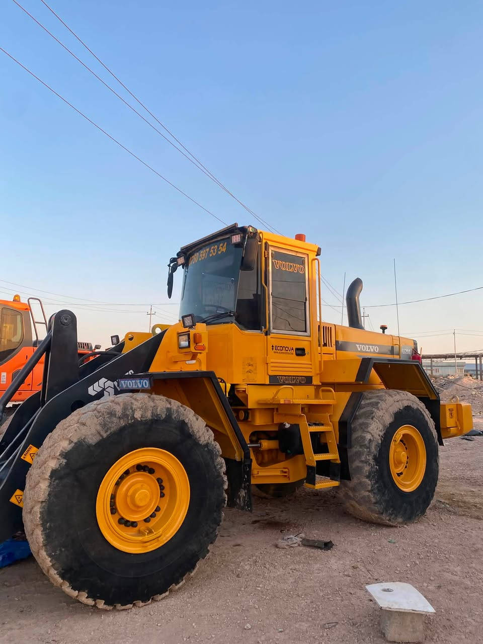 شۆفەر volvo L120C مۆدیل1995شۆفەرەکە مەنەفێست ئیبراهیم خەلیلە شوێن هەولێر ***********
