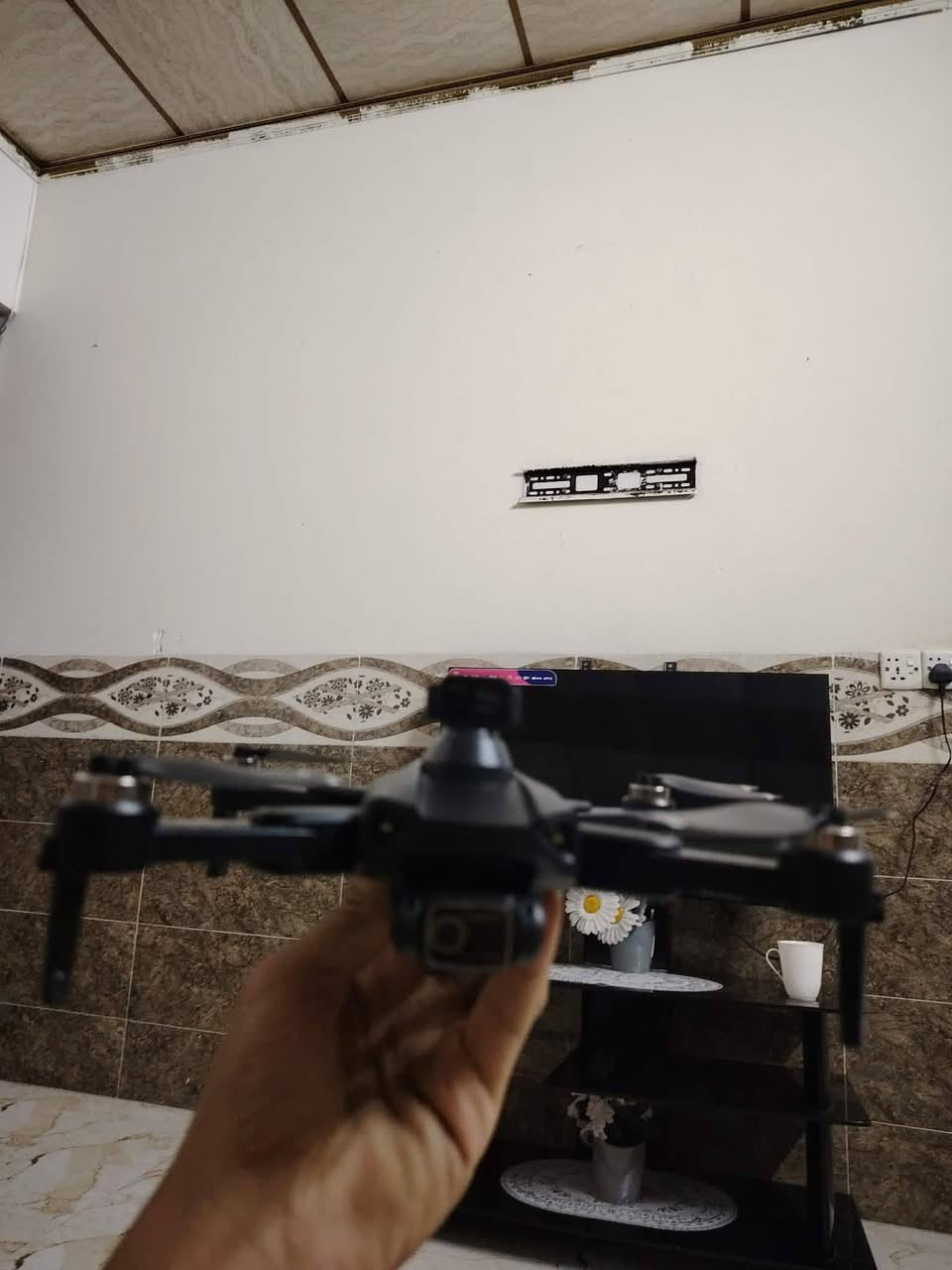 سلام عليكم اخوان عندي درون L900برو ماكس كبل اربع ساعات شتريتهة مشحونة مرة وحدا المواصفات محركات برجدس معة بطارية ومستشعر يجي فوكة يتركب مانع سطدام كامرة درون HD4Kكامرتين متحركة وبيهة وحدة جوة البعد2كيلو الرتفاع500متر الجوستك واي فاي شاشة شحن 38دقيقة يدوم معة 8ريش احتياط ولباقي معرف عن مواصفاتهة لان ماعرف بيهة حيل ادفع سعر عجبني ابيع العنوان موصل حي السماح ***********
