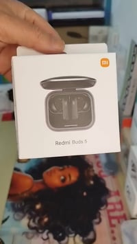 ايربود ماركه شاومي جيل 5اصلي بس ب20 للحجز 07715081644