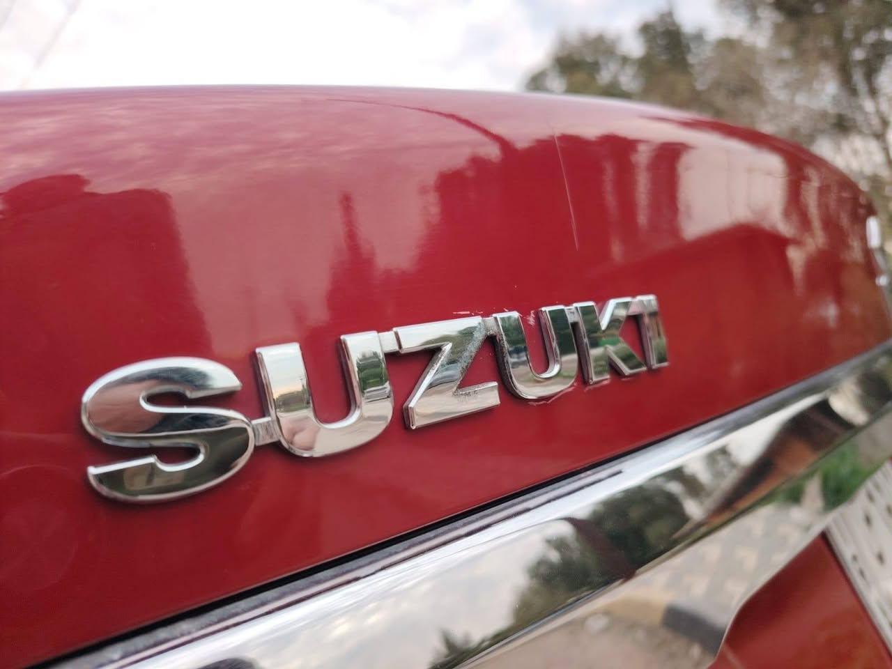 سازوكي ياباني فول مواصفات رقم بغداد حره  تحويل مباشر موديل 2022 مال بيت وجديده جدا 
مكفوله من الصبغ والتبديل والبارد ***********
