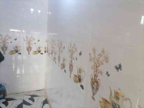 السلام عليكم  بيت للبيع حي الرحمه المساحه ١٥٠ متر  بي غرفتين وصاله واستقبال ومطبخ وتخاريج داخليه وخارجيه السقف صب  والارظيه بورسلين السعر ٣٣ التواصل  ***********
