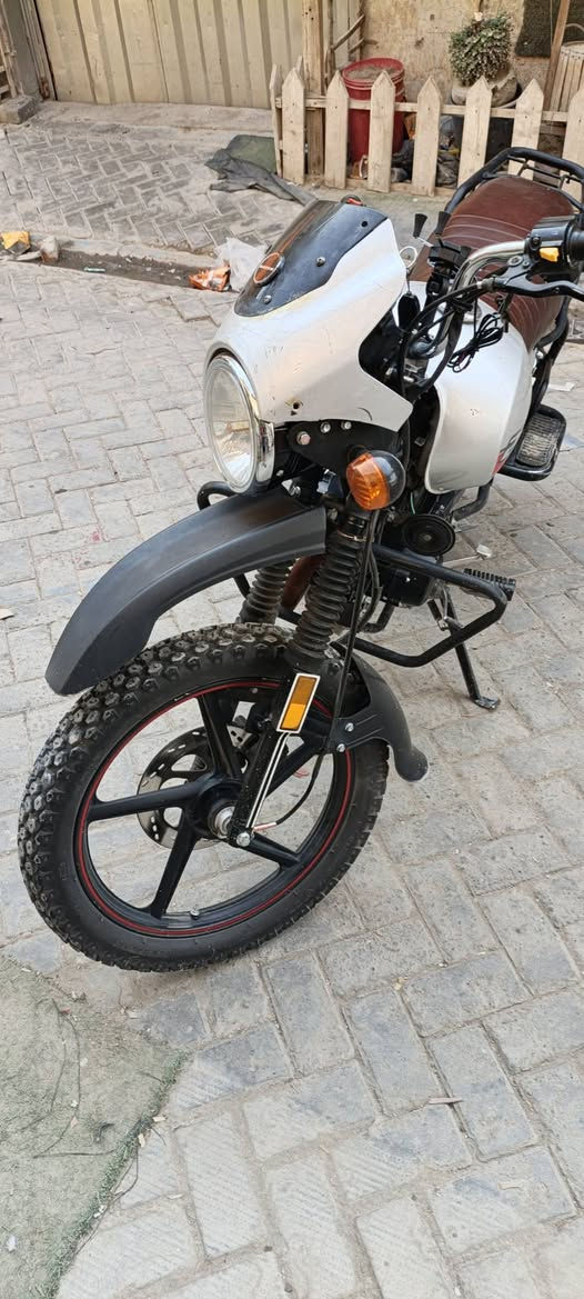 السلام عليكم دراجة دايوان موديل 2024 دراجة مرقم لوحة وسنوية انكليزي بغداد تحويل ثاني يوم دراجة استخدام شخصي مانازلة شغل دليفري مكينة ماممدودة عليها اسبانة مكينة خير من الله الي يحب وشراي يتصل أو يراسلني  وبلخدمة ***********
