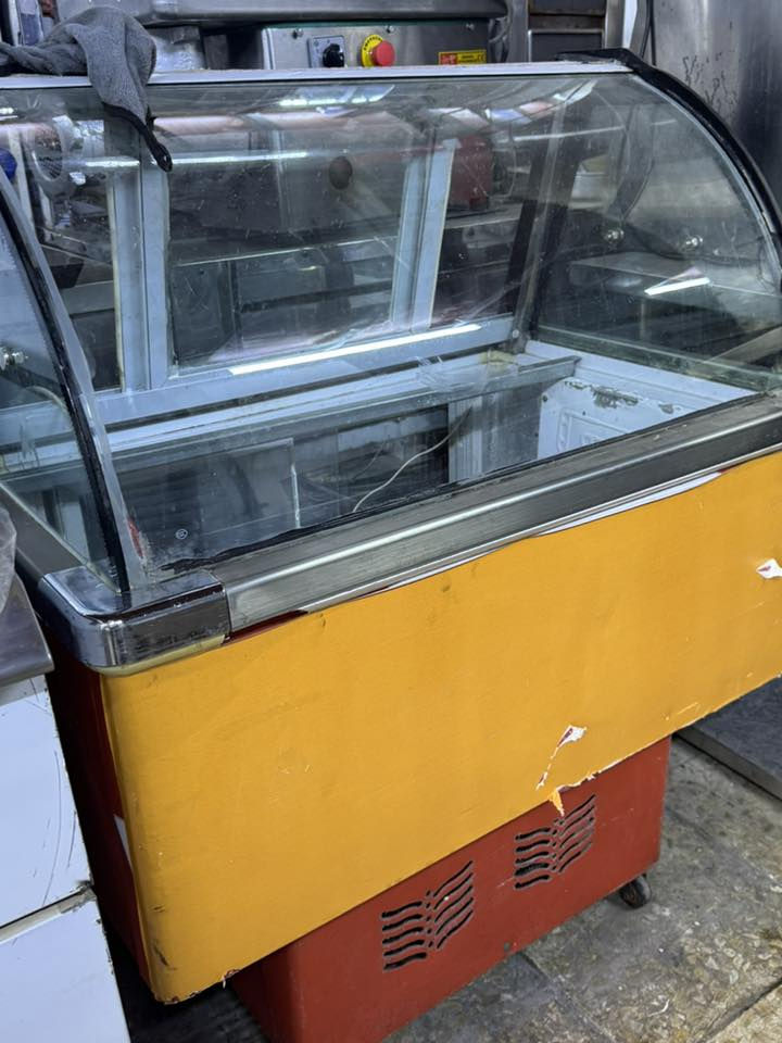 يتوفر اجهزة مطاعم شرقي وغربي مستخدم وجديد للاستفسار ***********
