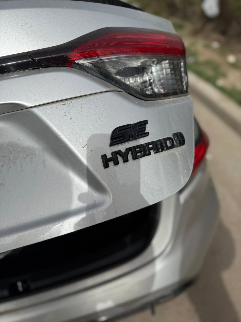 السلام عليكم للبيع 
تيوتا كورلا وارد امريكي 2024 SE هايبرد دخول جديد 
كفاله عدا حادث امريكا الموضح بلصور (جاملغ+باب)
وجايبلهه جاملغ وباب ولايت امامي اصلي وكاله نفس الون جيب وشد وباقي امورهه جاهزه للاخير 100 ‎%‎
محرك كير منضومه الهايبرد صدر تبريد كله كامل للاخير 
بيهه رقم فحص مؤقت ومدفوع كمرك وكله كامل 
واني المستورد ماشيه 60 الف مكاني بغداد الغزاليه 
السعر 150 للاستفسار هـ ***********
