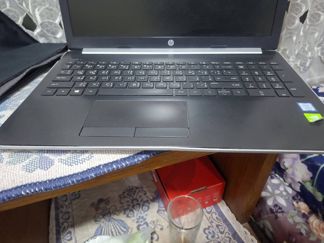 السلام عليكم
لابتوب hp 
بمزاضفات 
معالج i7 جيل 8 
رام 16 ddr4 
Ssd 512 
حجم الشاشة 15.8 
بطارية بحالة ممتازة وأكثر من 5 ساعات 
Windows 11 pro
السعر 300 وبيها مجال 
التوصيل مجاني 
للتواصل ***********
ضرر الجهاز هو فقط كسر صغير بالگڤر وما مأثر ابد 
اما باقي الجهاز فهو نظيف
