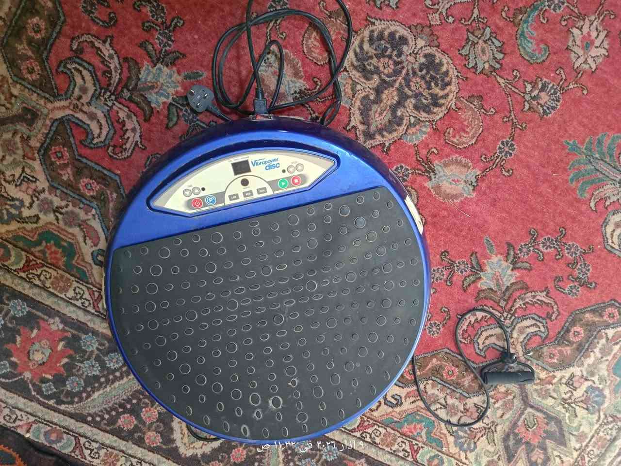 السلام عليكم
هذا الجهاز هو مساج للجسم "الهزاز" (Vibrapower Disc)،

منصة تهتز بترددات معينة، تجبر عضلات جسمك كلها تتقلص وتنبسط بسرعة حتى تحافظ على توازنك.

للمساج: تكدر تكعد على كرسي وتخلي بس رجليك عليه، يريح القدم بشكل خرافي

للمفاصل: يساعد بتقليل آلام الظهر

و يساعد على حرق الدهون 

للتواصل واتساب : ***********
خلي راسلني و خلي سعرك الجهاز شغال و كامل
