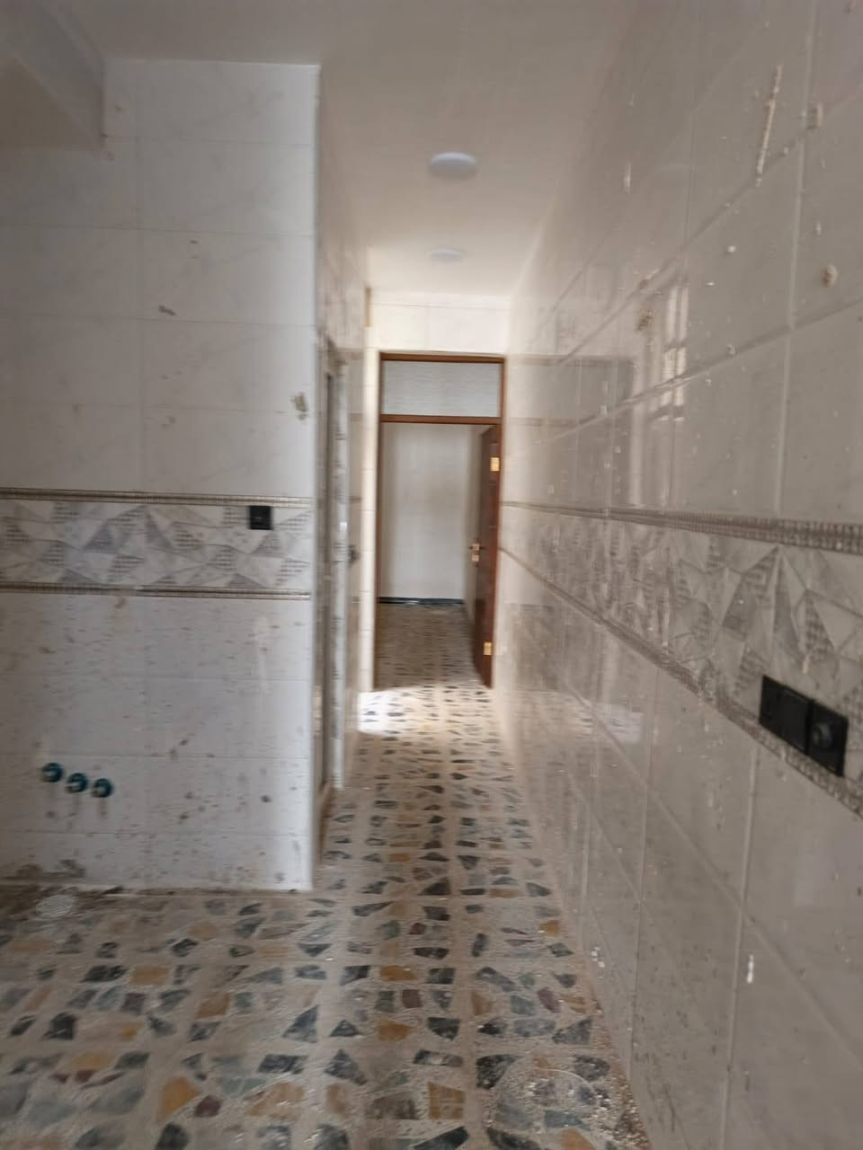 للايجار ٦٠م جديد الشعب خلف جامع الجهاد بيه ٣نوم واستقبال وخدمات طابقين الإيجار ٥٥٠قفل للاستفسار ***********
