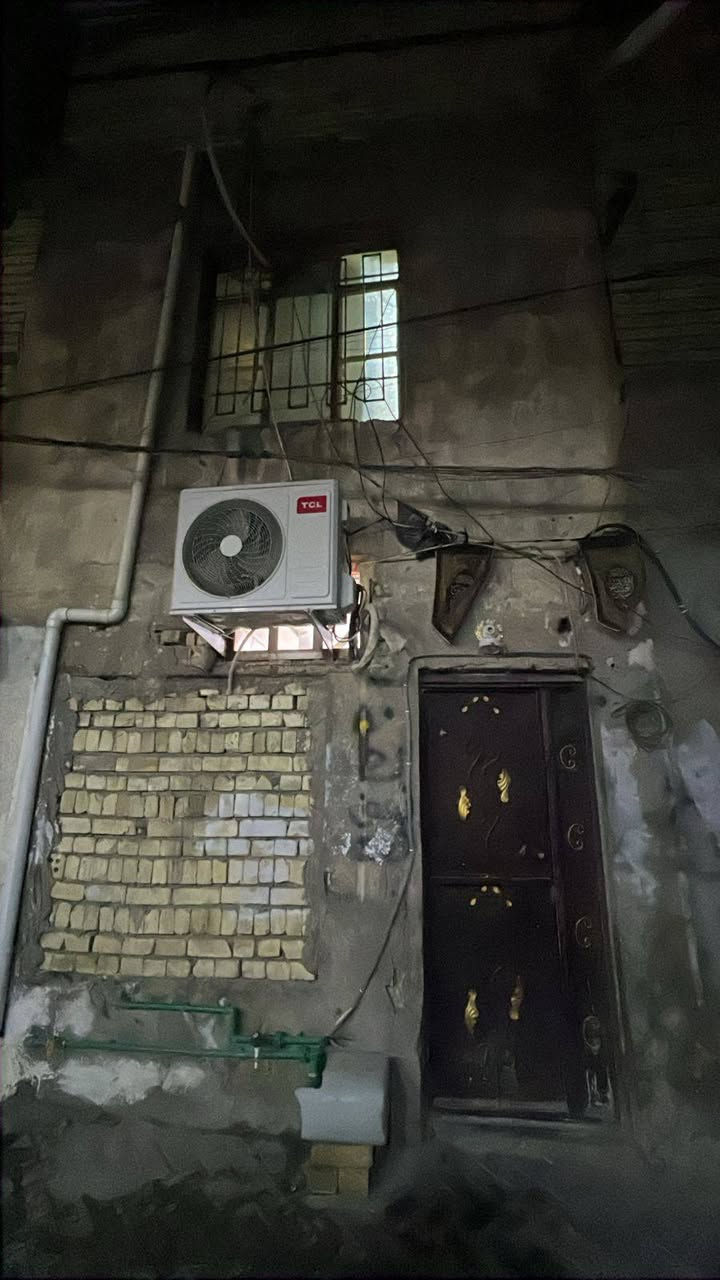 نص قطعه شرك قطاع 45
مساحه 72 . عگاده. 
حمام خارجي + استقبال + صاله . مطبخ 
+ غرفه نوم 
بالطابق الثاني 
غرف 2 على طول الاستقبال + حمام 
السعر 120 وبي مجال
***********
