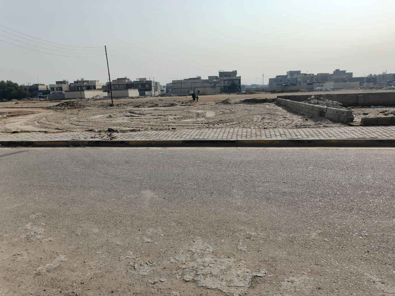 السلام عليكم قطعه ارض طابو ملك صرف  للبيع في بغداد جسر ديالى القديم قرب مجمع الفيروز يقع المجمع خلف القطعه وامامها منتزه قريبه على شارع العام تحتوي على جميع الخدمات من ماء وكهرباء وانترنيت
مساحه القطعه 172م   الواجهه  7.24  
النزال الايسر 26
النزال الايمن 22 

للتواصل ***********
