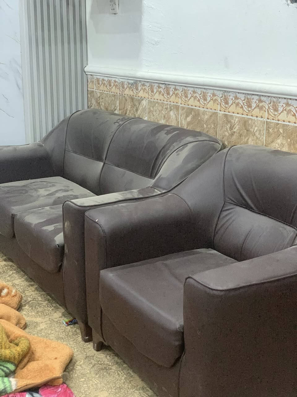 ما مستعملات جديد محد كاعد عليهن للبيع 
تخم 7 مقاعد مع ميز جديد للبيع اتصال واتساب او رقم ***********
