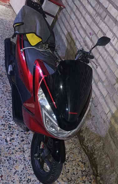 السلام عليك
pcx جيل الثاني  jf
محرك. 125.مواصفات. 150
ياباني. ماشيه.. 21 ..الف..حرف..A..
مكفوله.. مكينه.. وكفر..كفاله عامه..بلادي..
تدفئه يدات..منفذ. شحن..
بيه ملاحضات بسيطه وموضحهن بالصور
حساس ازدحام يشتغل ومرات يشكل
ستان حساس شغال ..العنوان ..بغداد ..حي اور..
/***********/.السعر خاص..
