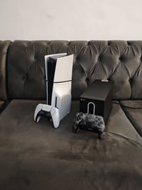 بلي 5 سلم مهكر اوروبي مع كامل ملحقاته الاصلية مع الكارتونة مع جويستك ا...