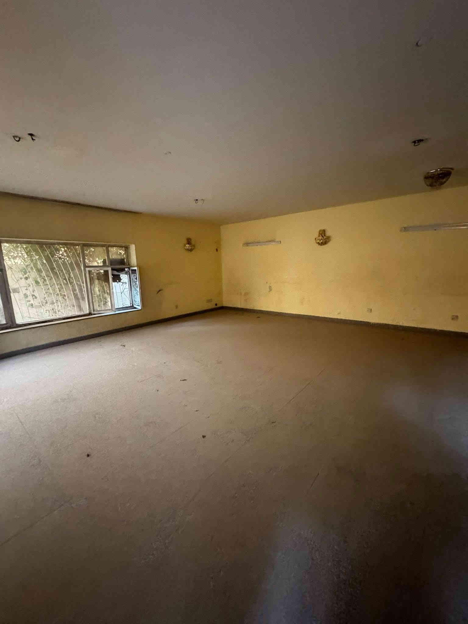 #أعـلان_أيـجـار 

دار لـلأيـجـار #الـكـرادة ، مـسـاحـة 300 مـتـر   

 📍الـعـنـوان : الكـرادة هويدي قرب شارع العطار 

 يحتوي على 4 غرف وحمامات و صـالات و  مـطـبـخ و كـراج                

◾نقدم لك خدمات عقارية متكاملة  :

▪️نجد لك عقار يلبي كل احتياجاتك .
▪️نأجر عقارك باسرع وقت ممكن .
▪️نقدم لك موقع عقاري متكامل ( إيجارات الكرادة ) .

◾تابع صفحاتنا لتصلك كل عروضنا الجديدة .

✨ اختار الصح .. وخليك ويا #إيجارات_الكرادة ✨ 

◾للطلب و الاستفسار تواصلو معنا عبر الارقام الاتية :

⬅️ *********** يوجد واتس 📞  مهندس أسامة 
⬅️  ***********  يوجد واتس 📞  مهندس عمر 

#عقارات_بغداد #عقارات_الجادرية #عقارات_المنصور #عقارات_اليرموك #عقارات_الكرادة #عقارات_العرصات
#مجمعات_سكنية
